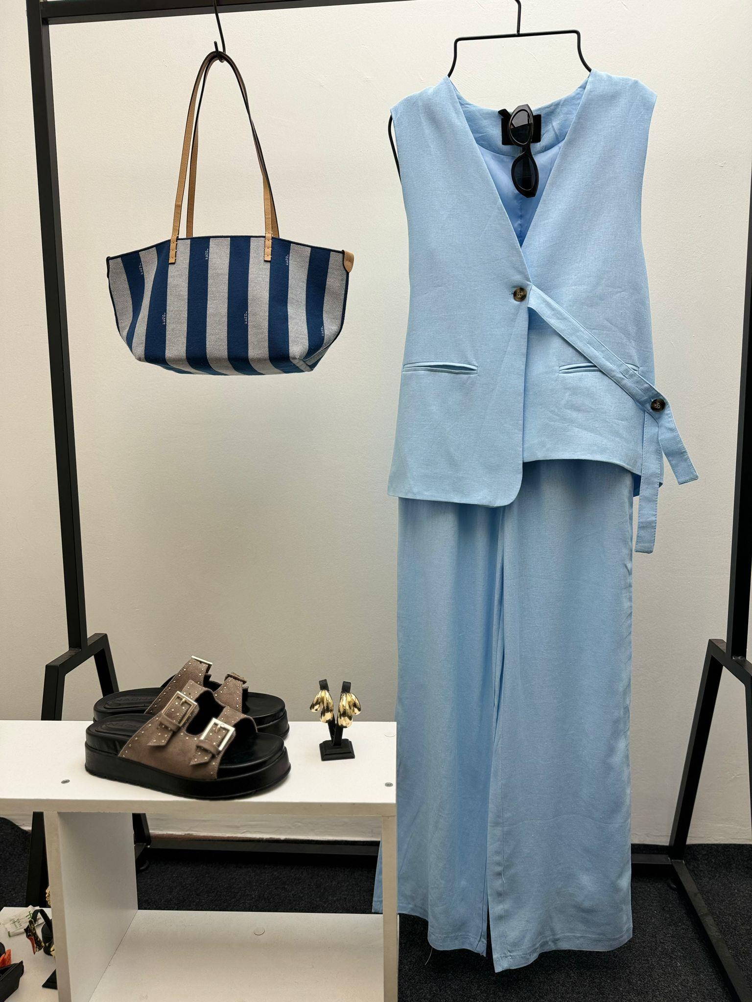 KEMER DETAYLI BEBE MAVİ YELEKLİ TAKIM