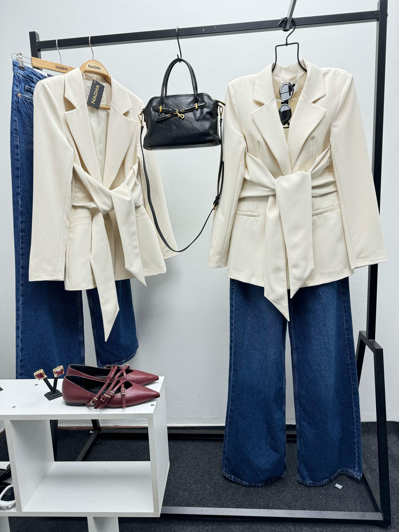 KEMERLİ BEJ BLAZER CEKET