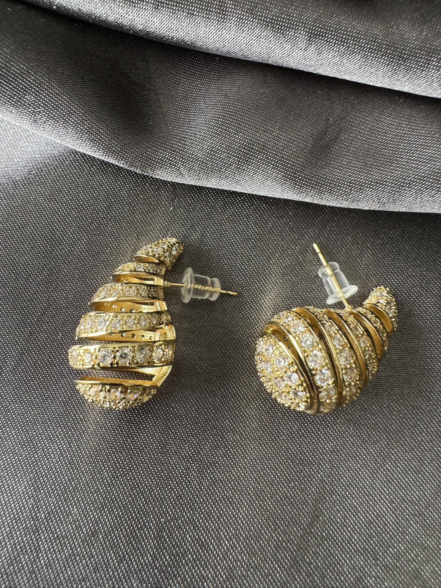 Sarmal Taşlı Bv Gold Model Küpe