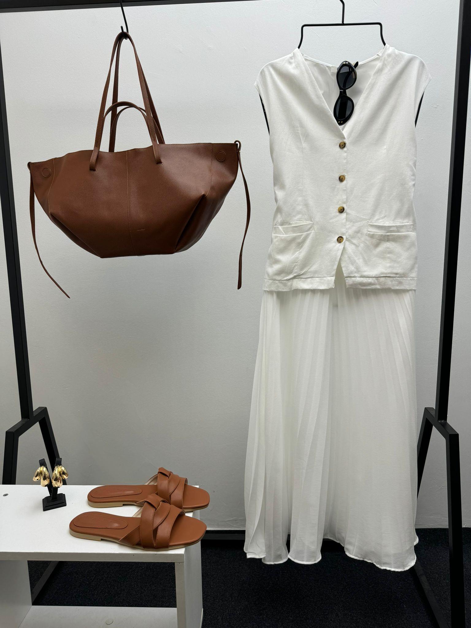 YELEKLİ PİLİSELİ BEYAZ ELBİSE