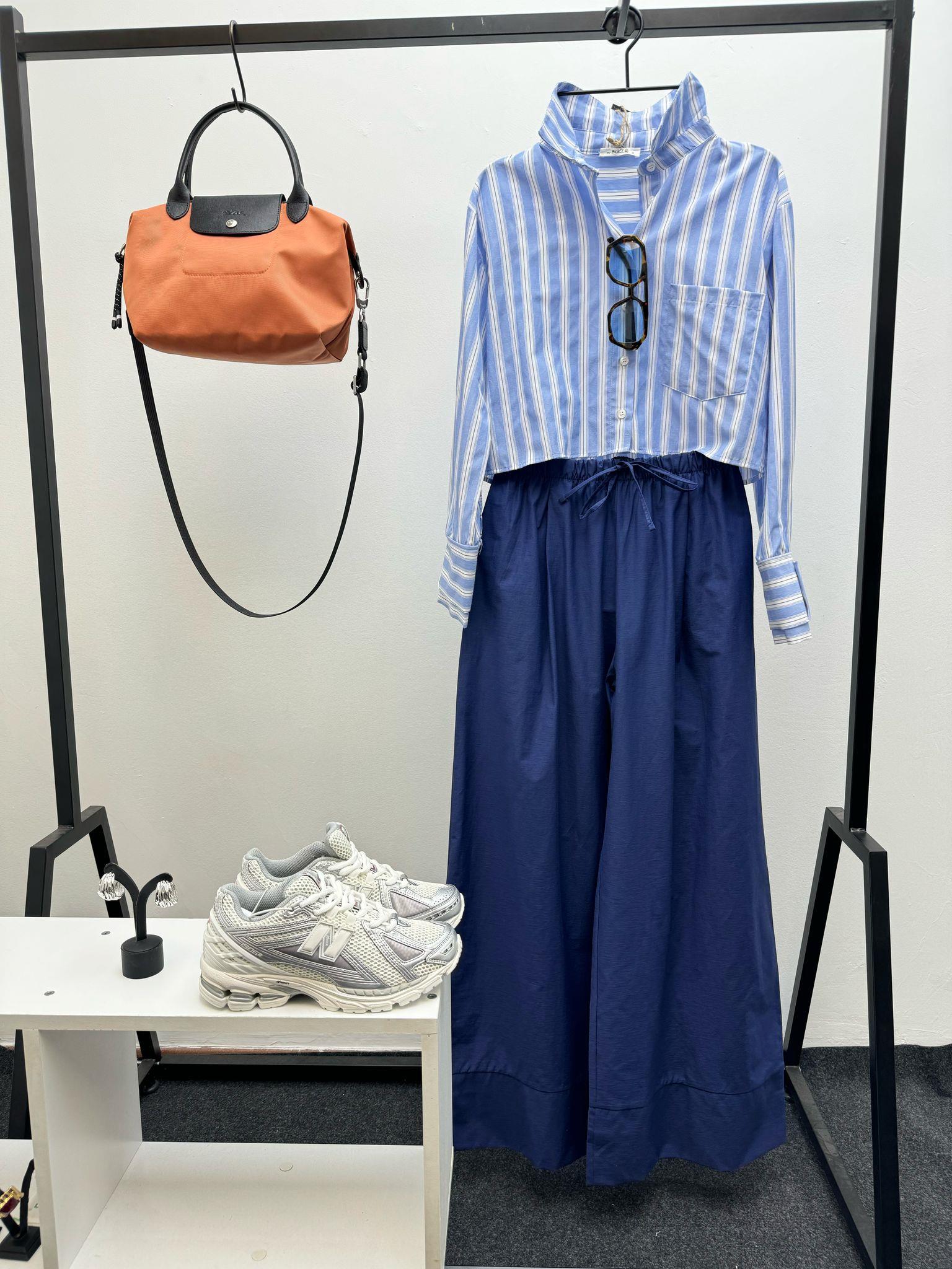 MANŞET DETAYLI ÇİZGİLİ MAVİ CROP GÖMLEK