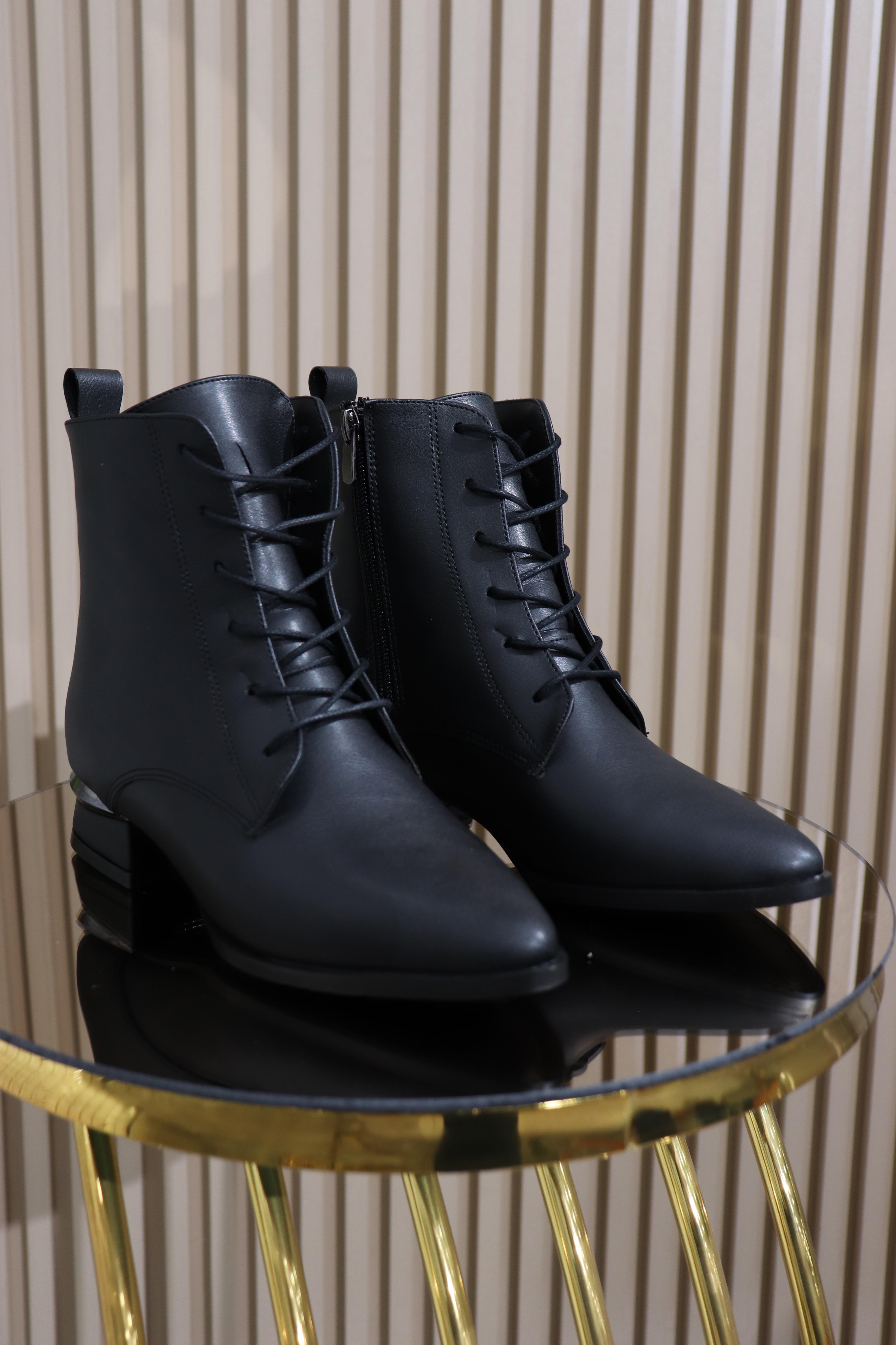 BAĞCIKLI KADIN BOT 196