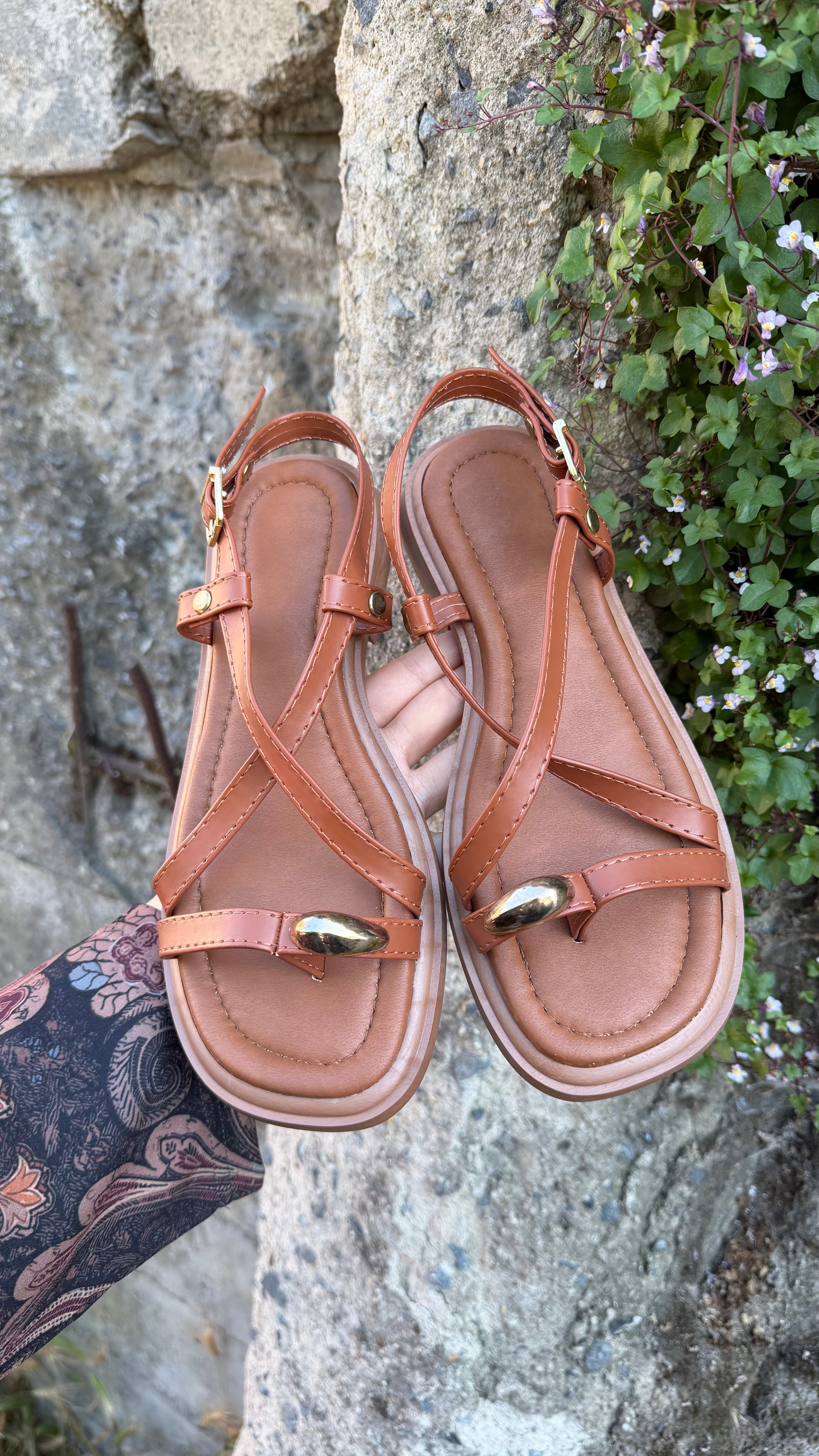 DEMİR TOKALI KADIN SANDALET S-001