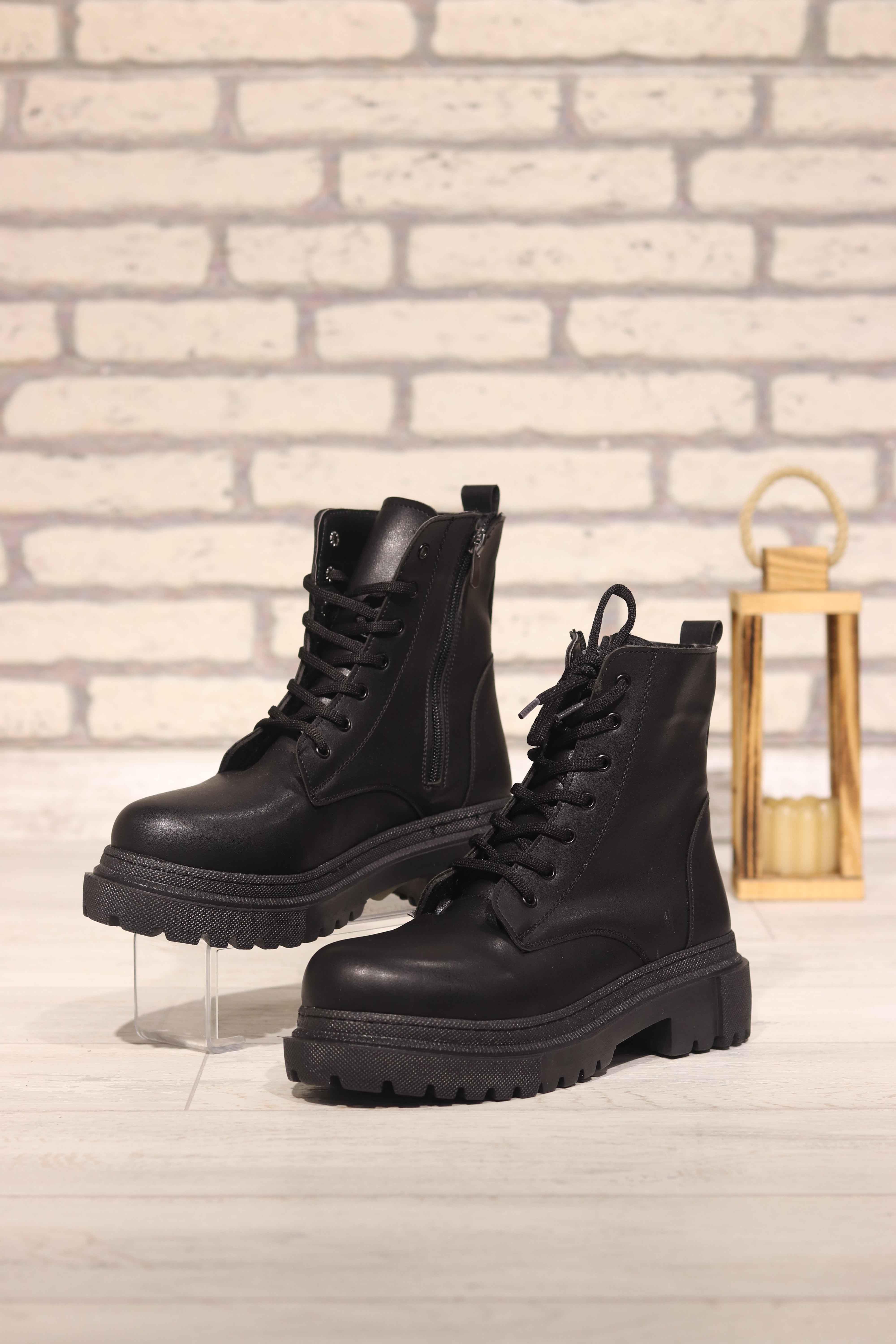 Kalın Taban Kadın Kısa Postal Bot 220 - SIYAH