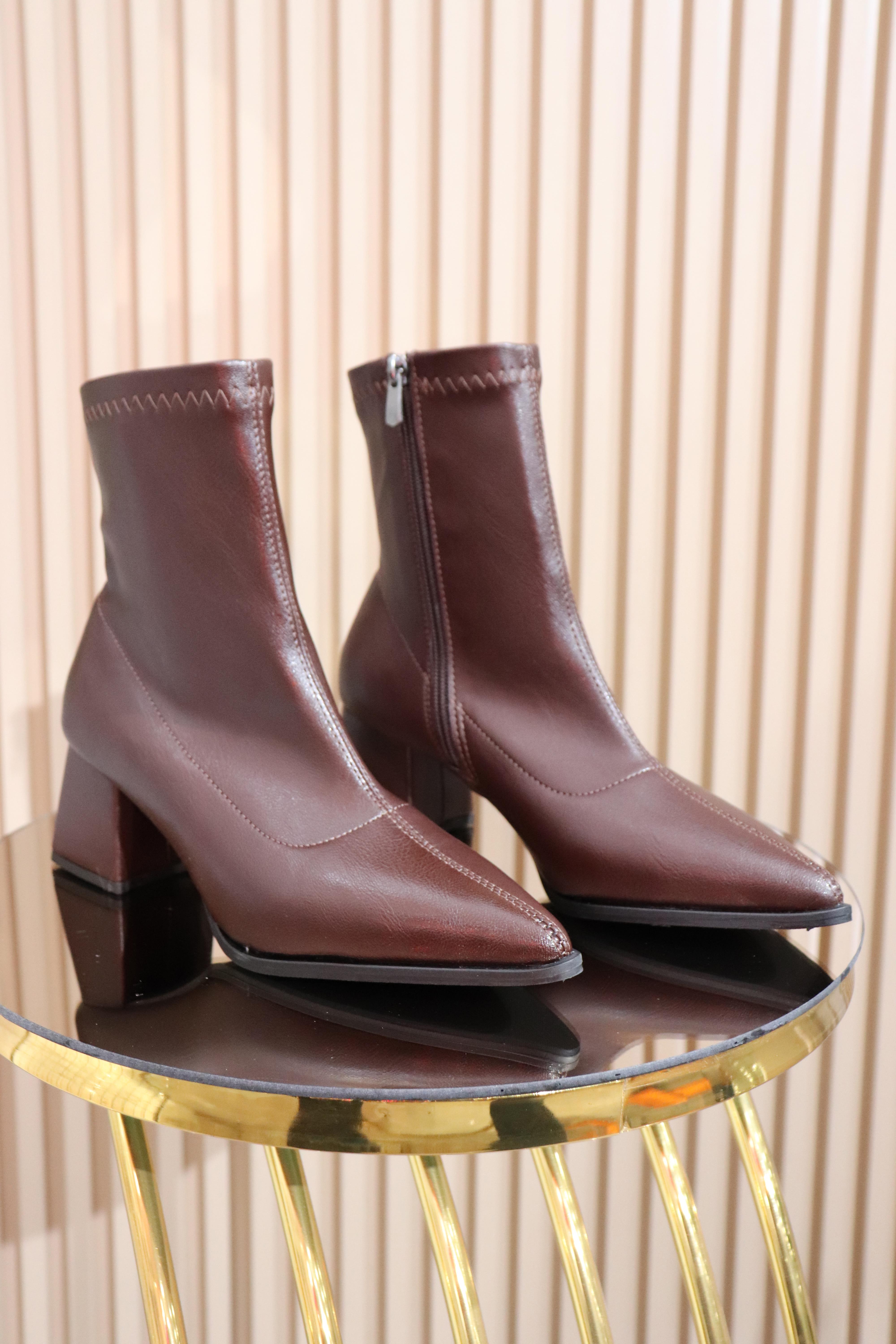 KISA TOPUKLU SİVRİ BURUN STREÇ KADIN BOT 192