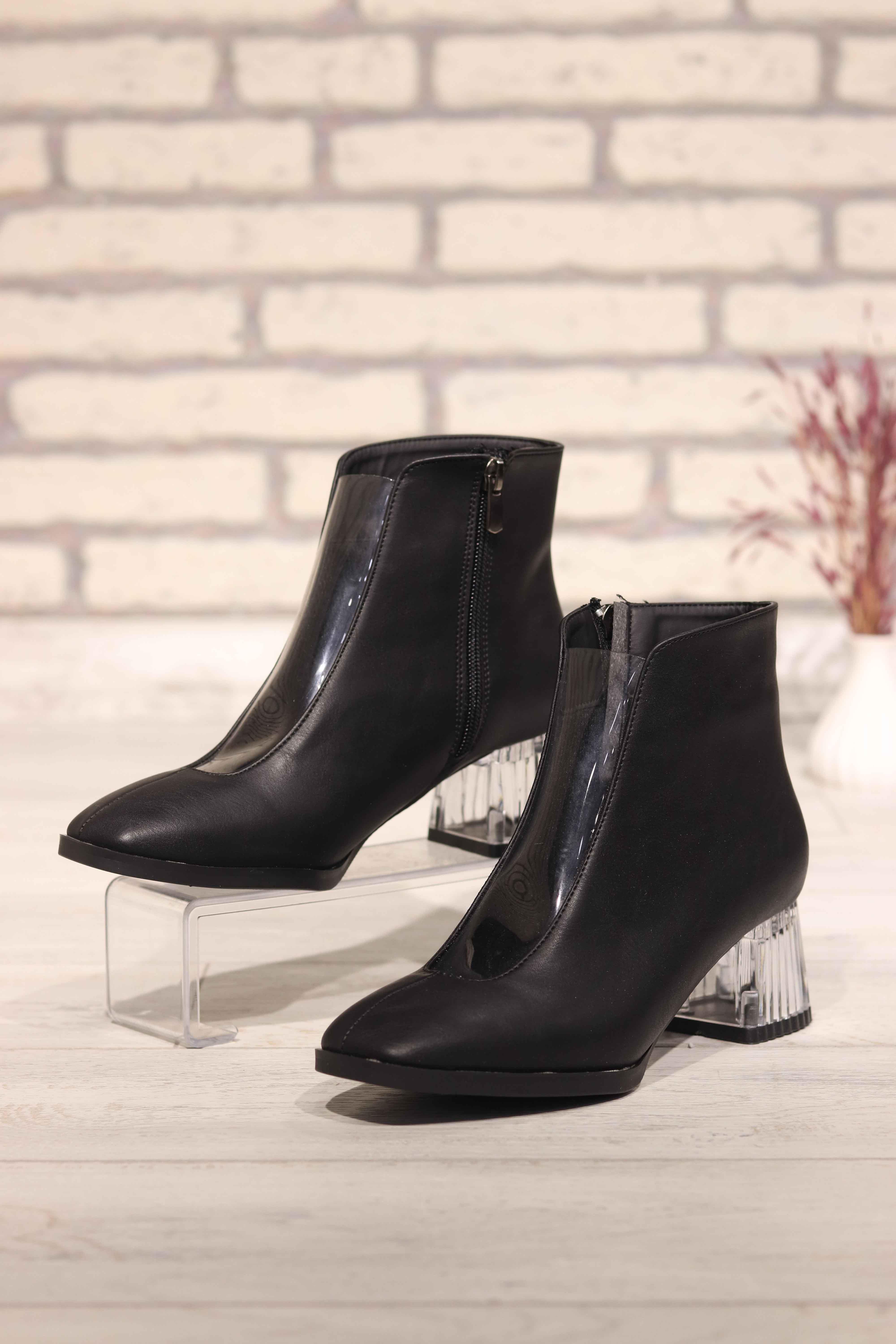 Şeffaf Kadın Bot 01212