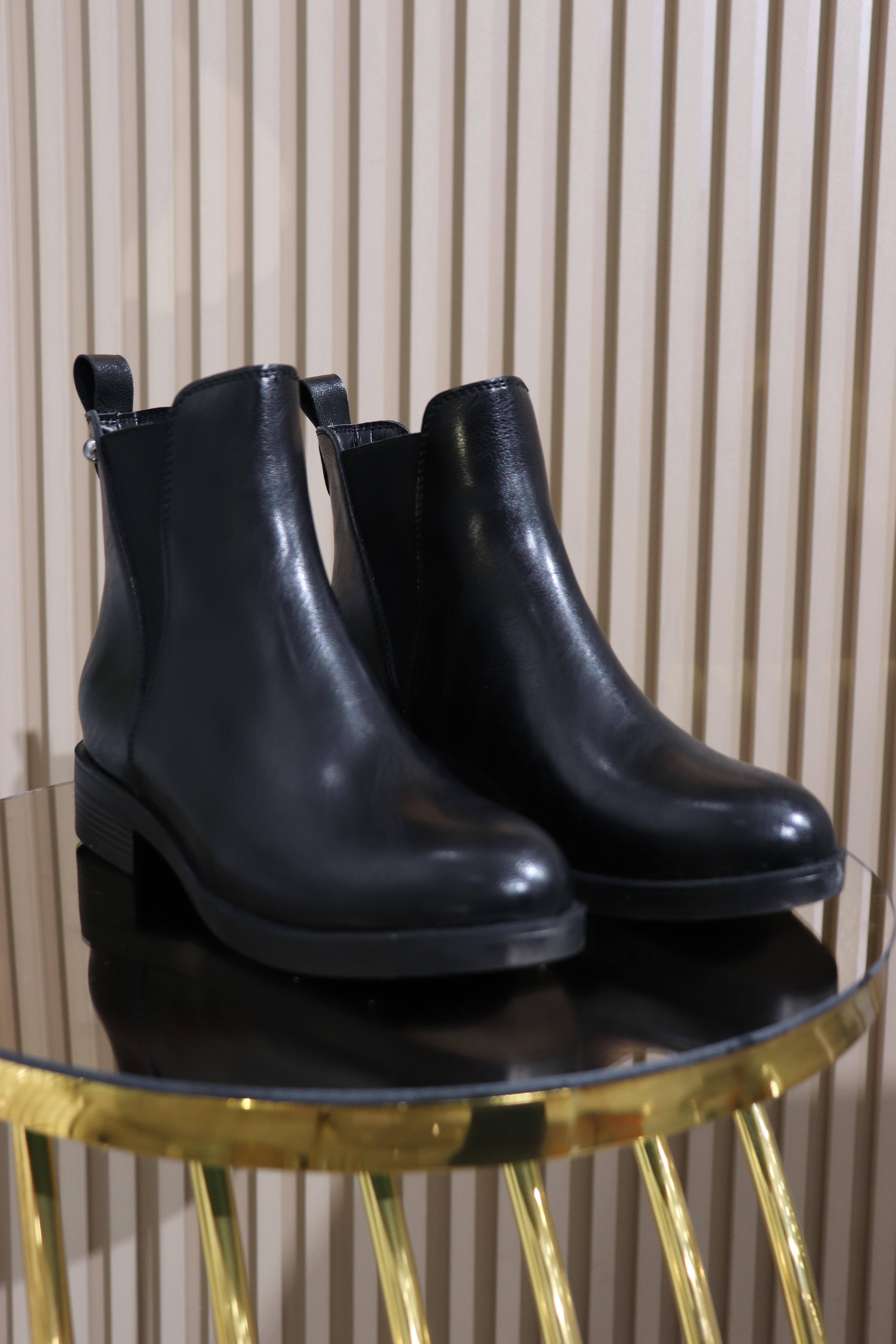 YANI LASTIK DETAYLI KADIN BOT 182