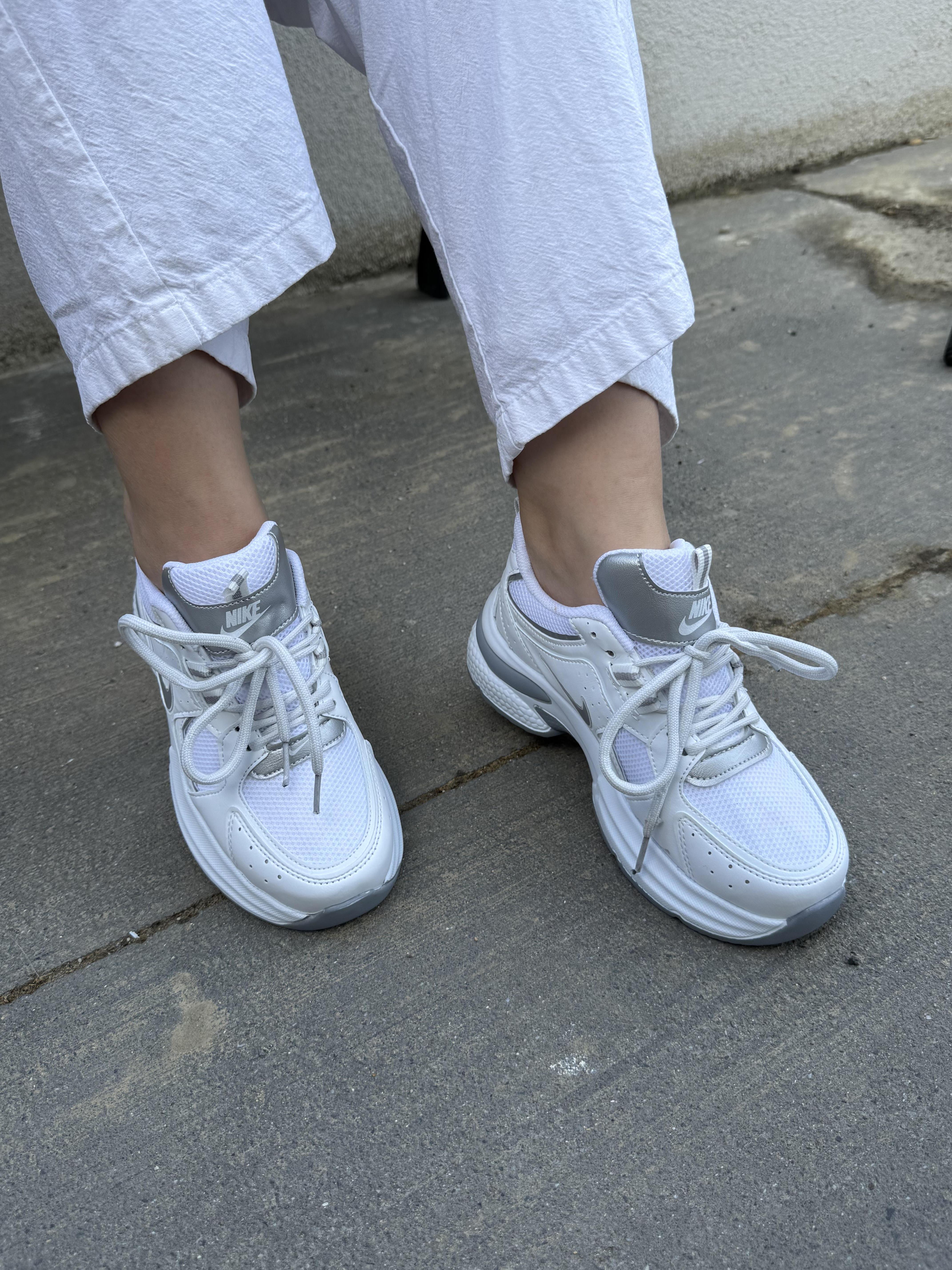 YÜKSEK TABAN POPÜLER SPOR AYAKKABI 2121