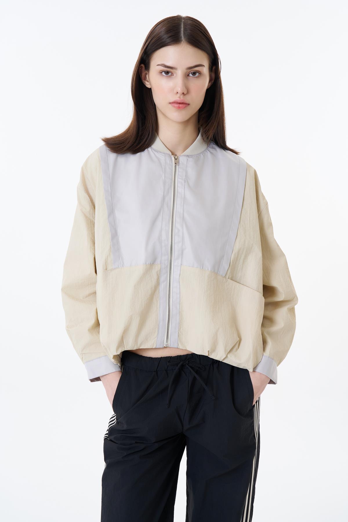 deres 17th passport jacket ベージュ Sixth June front pocket logo detail jacket in beige - part