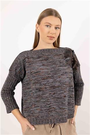 Arkası Uzun Oversize Omuz Motif Detay Kazak