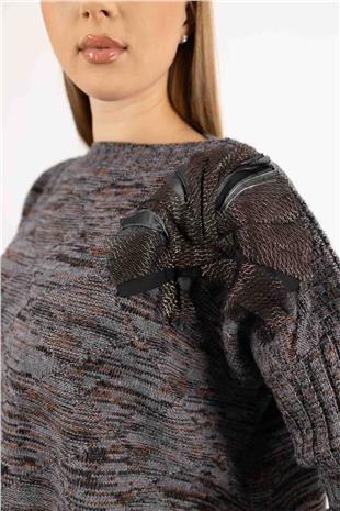 Arkası Uzun Oversize Omuz Motif Detay Kazak