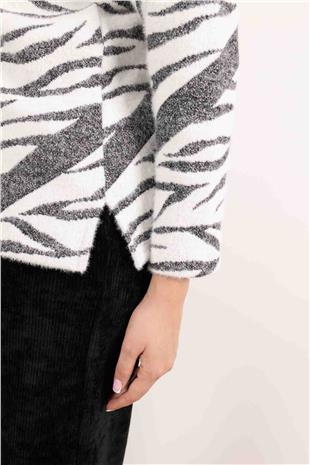 Balıkçı Yaka Detaylı Fiyonk Taş Baskı Detaylı Kazak