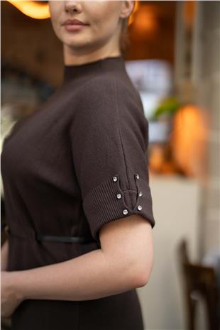 Bel Kemer Detaylı Kolları Taş Baskılı Elbise