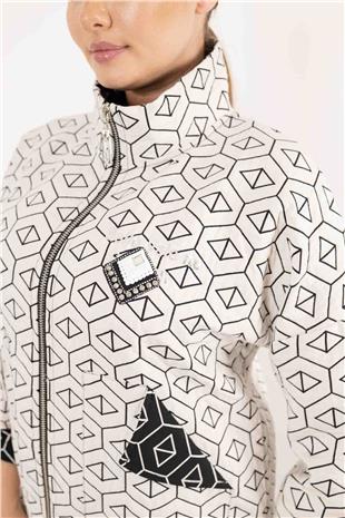 Beşgen Desen Detaylı Cepli Taş Baskılı Ceket