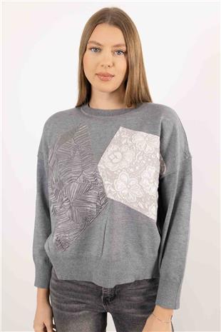 Bisiklet Yaka Detaylı Deri Desen İşlemeli Triko