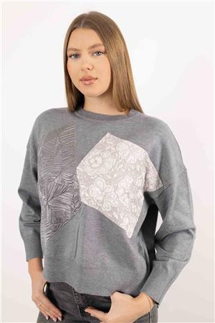 Bisiklet Yaka Detaylı Deri Desen İşlemeli Triko