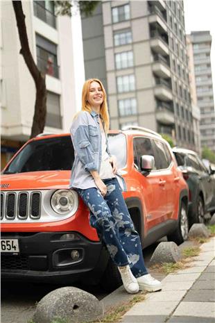 Çiçek Desenli Kot Pantolon