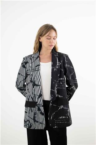 Çubuk Desenli Ve Siyah Beyaz Desenli Ceket