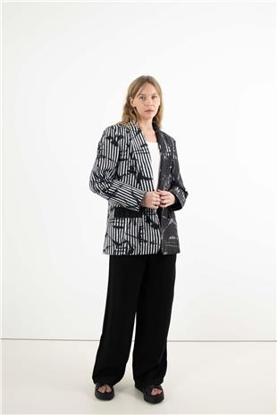 Çubuk Desenli Ve Siyah Beyaz Desenli Ceket