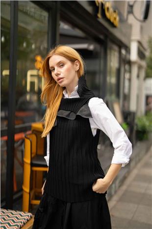 Detay Yaka Pilise Kolsuz Bluz