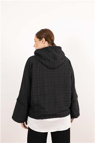 Kapüşon Detaylı Fermuarlı Yazı Ve Taş Baskılı Mont