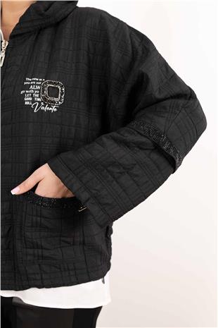 Kapüşon Detaylı Fermuarlı Yazı Ve Taş Baskılı Mont