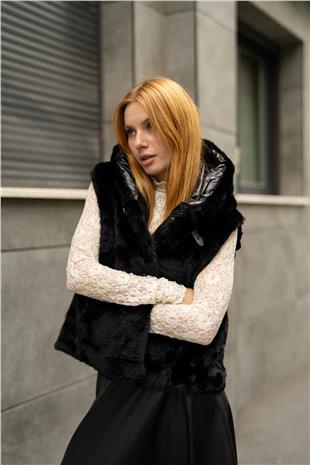 Kapüşon Detaylı Kürk Detaylı Kısa Kollu Yelek