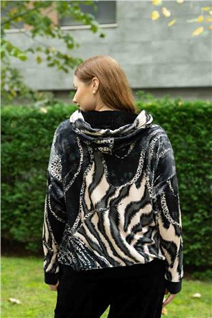 Kapüşon Detaylı Zebra Desenli Takım