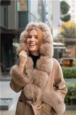 Kol Ucu Kapüşon ve Yaka Peluş Mont