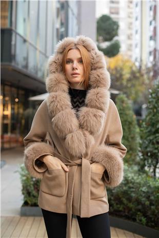 Kol Ucu Kapüşon ve Yaka Peluş Mont