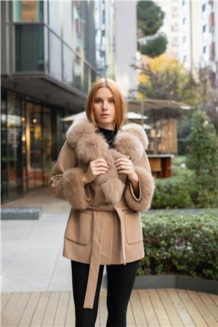 Kol Ucu Kapüşon ve Yaka Peluş Mont