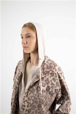 Leopar Desenli İçi Polar Detaylı Kapüşonlu Ceket