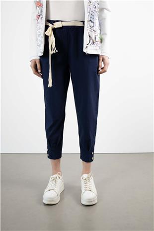 Paça Düğme Detaylı Kemerli Pantolon