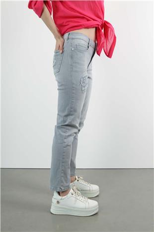 Paça Yazı Detay Taş Baskı Pantolon