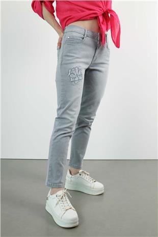 Paça Yazı Detay Taş Baskı Pantolon
