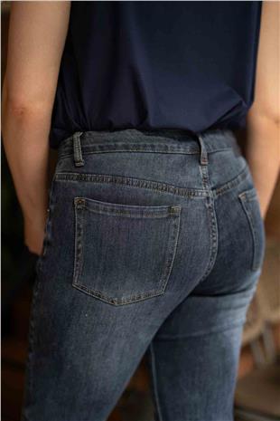 Paçası Taş Detaylı Kot Pantolon