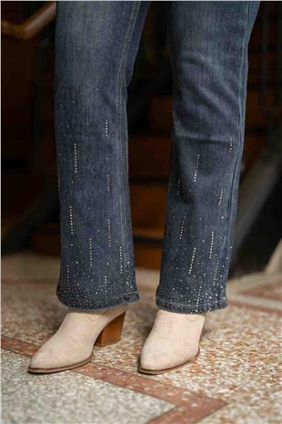 Paçası Taş Detaylı Kot Pantolon