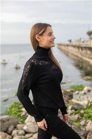 Tam Balıkçı Yaka Detay Dantelli Triko