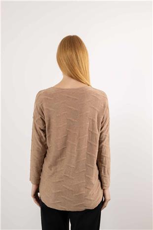 V Yaka Detay Sırt Kabartma Detaylı Baskı Desenli Kazak