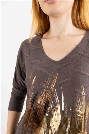 V Yaka Detay Sırt Kabartma Detaylı Baskı Desenli Kazak