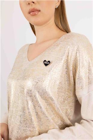 V Yaka Detaylı Varak Baskılı Kalp Büroş Takılı Triko