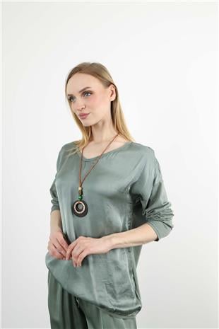 V Yaka Önü Saten Kolyeli  Bluz