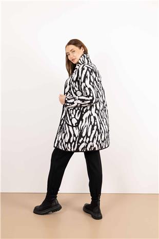 Yaka Detay Çıtçıtlı Cepli Siyah Beyaz Desenli Mont