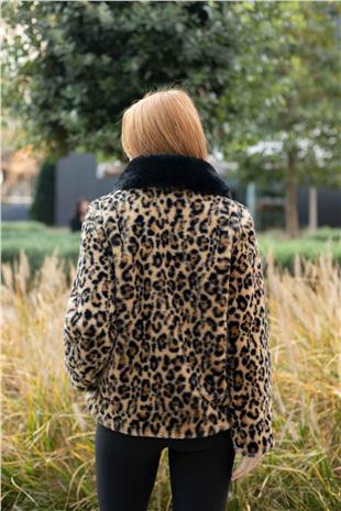 Yaka Kürk Detaylı Leopar Desenli Ceket
