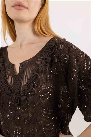 Yaka Örme Detaylı Pul Payet Baskılı Kolları Büzgülü Bluz