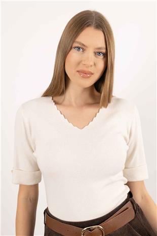 Yaka Zigzag Detaylı Kol İnci Düğmeli Triko