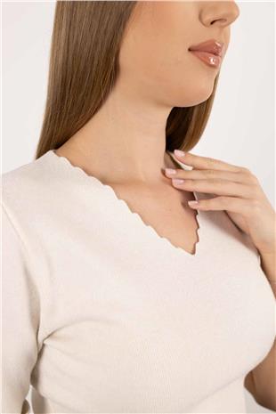 Yaka Zigzag Detaylı Kol İnci Düğmeli Triko