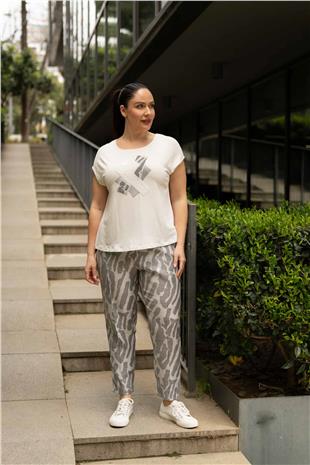 Yuvarlak Yaka Zebra Garnili Pul Aplikeli Kadın Bluz