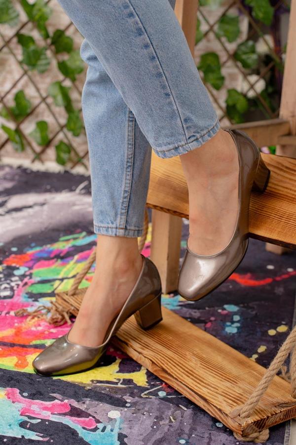 Charlee Platin Parlak Kısa Topuklu Ayakkabı