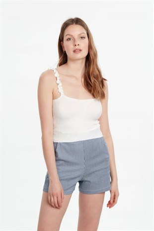Askıları fırfırlı crop bluz beyaz
